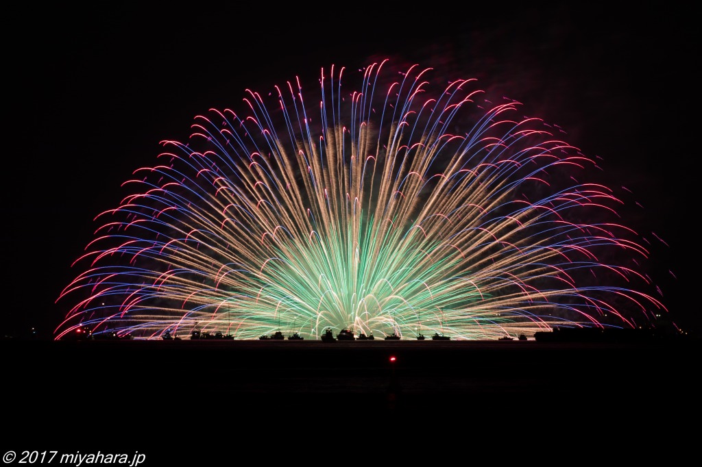うみのなかみち芸術花火